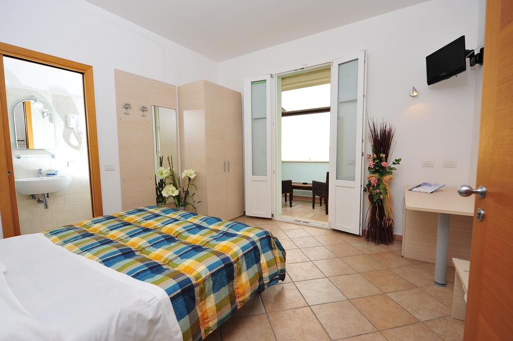 Hotel Aurora San Vincenzo Phòng bức ảnh