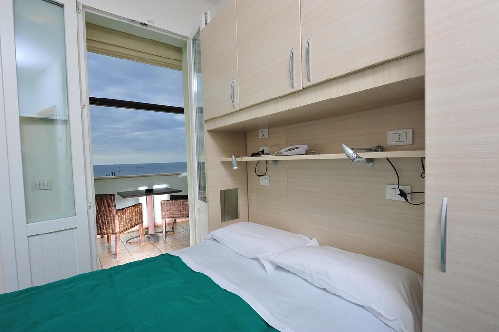 Hotel Aurora San Vincenzo Phòng bức ảnh
