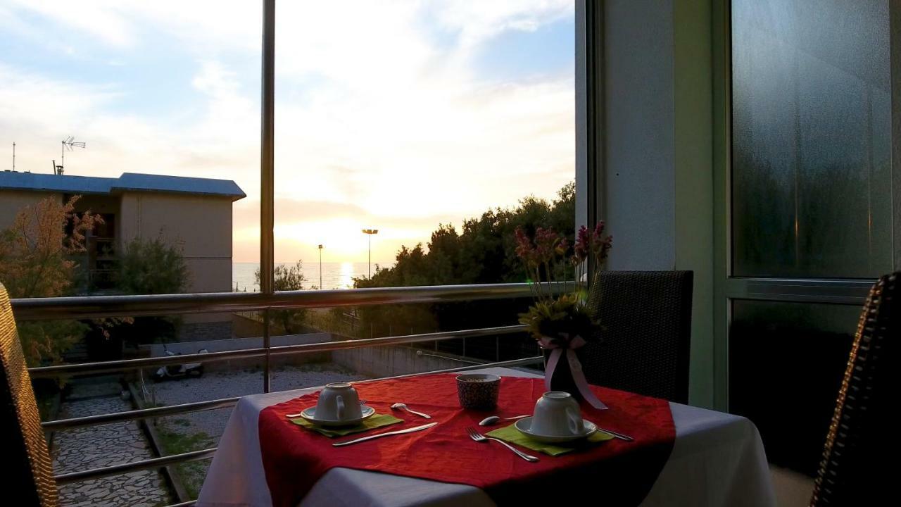 Hotel Aurora San Vincenzo Ngoại thất bức ảnh